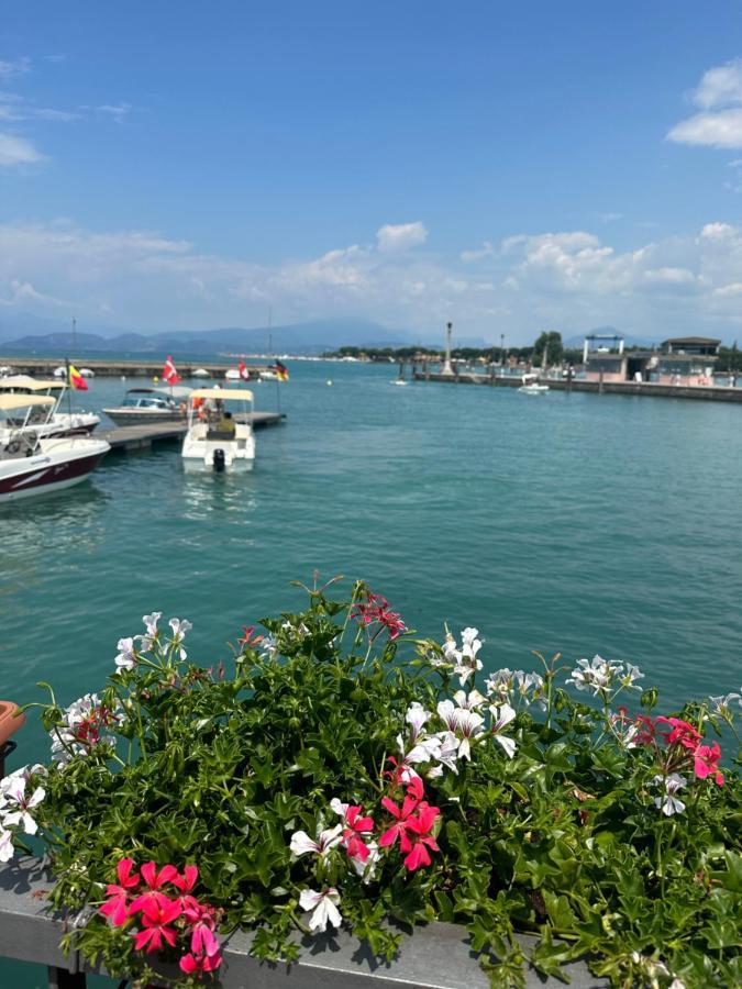 Holiday House Al Porto View Lake Peschiera del Garda Exteriör bild